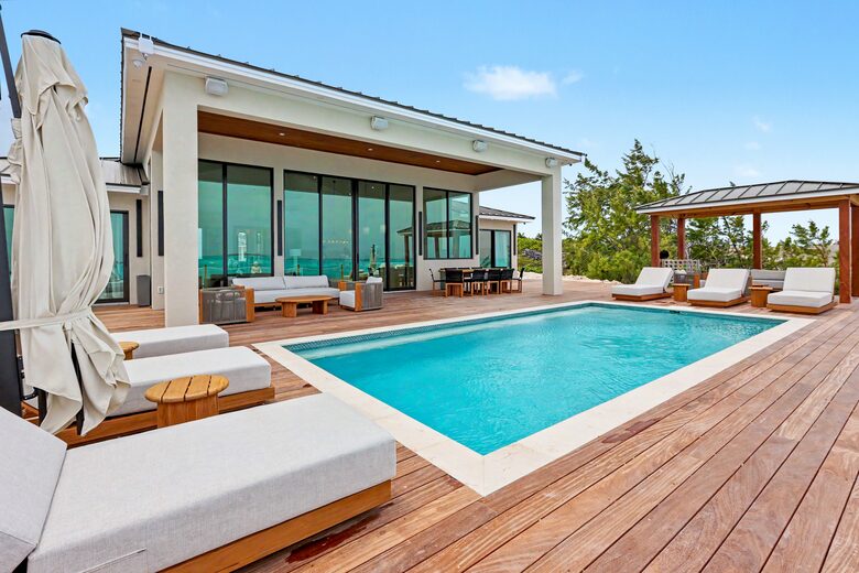 Tar Bay Oceanfront Splendor | Includes Pool and Guest House - Great Exuma, Bahamas