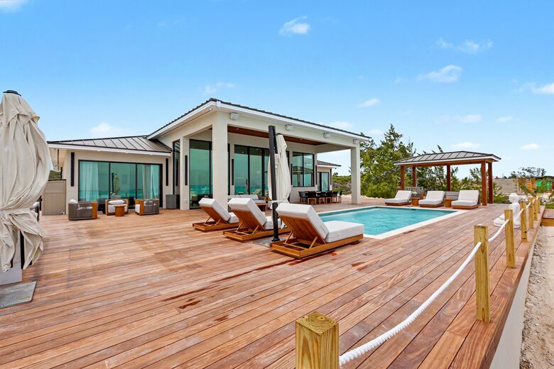 Tar Bay Oceanfront Splendor | Includes Pool and Guest House - Great Exuma, Bahamas