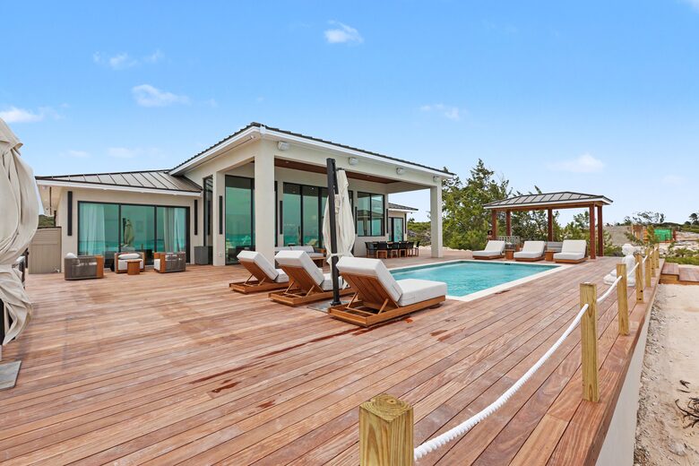 Tar Bay Oceanfront Splendor | Includes Pool and Guest House - Great Exuma, Bahamas