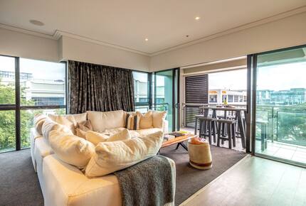 Viaduct Harbour Apartment with Skyline & Marina Views - Auckland, New Zealand