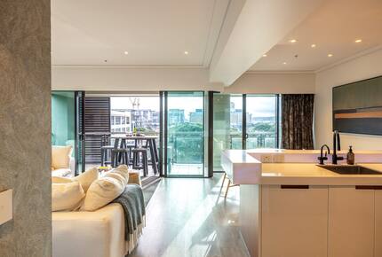 Viaduct Harbour Apartment with Skyline & Marina Views - Auckland, New Zealand