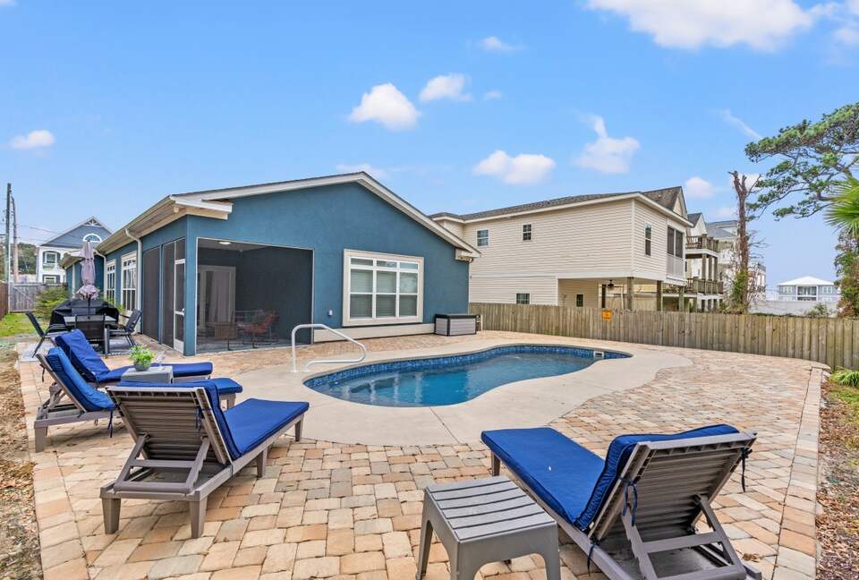 Pool is walk in to 8 feet