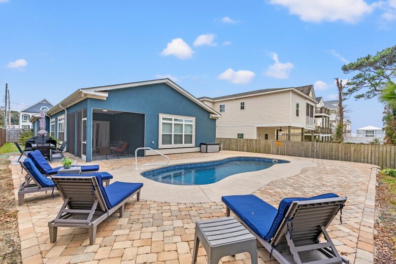 Pool is walk in to 8 feet