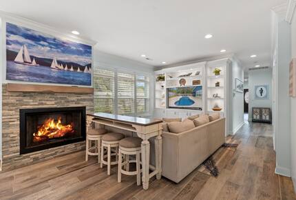 Great room with 80 inch TV. Includes all streaming services.