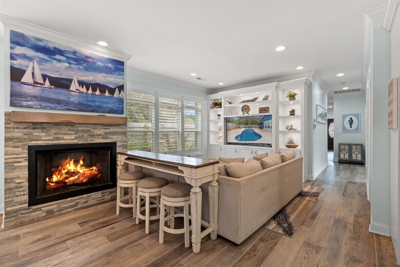 Great room with 80 inch TV. Includes all streaming services.