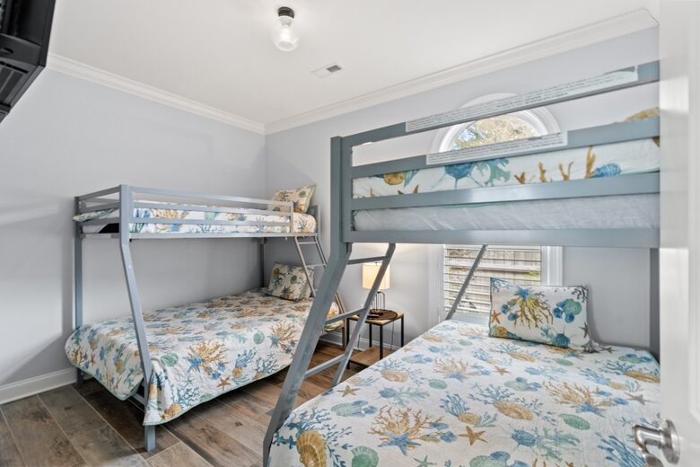 Bunk room. Full sized below; twin on top