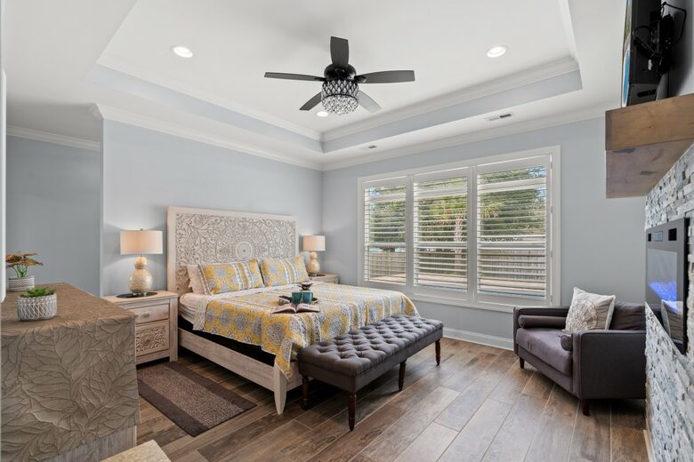 King sized bed, Fireplace, Huge walk in closet