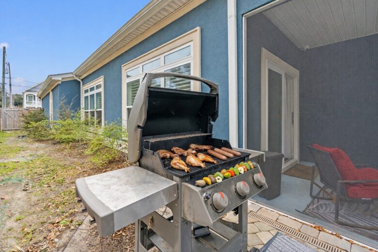 Gas grill with direct gas.