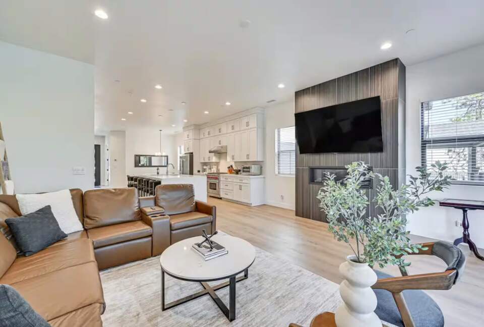 Modern Flagstaff Retreat Surrounded by Pines - Flagstaff, Arizona