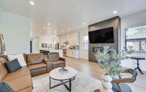 Modern Flagstaff Retreat Surrounded by Pines - Flagstaff, Arizona