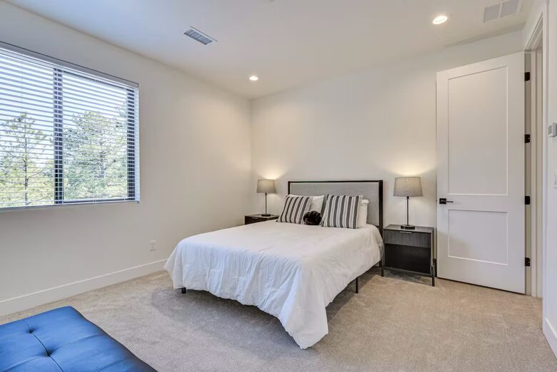 Modern Flagstaff Retreat Surrounded by Pines - Flagstaff, Arizona