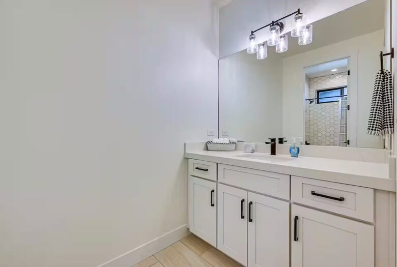 Modern Flagstaff Retreat Surrounded by Pines - Flagstaff, Arizona