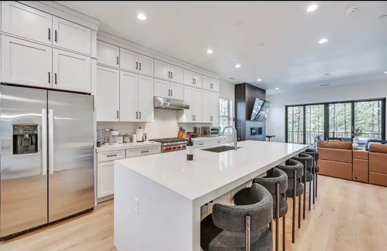 Modern Flagstaff Retreat Surrounded by Pines - Flagstaff, Arizona