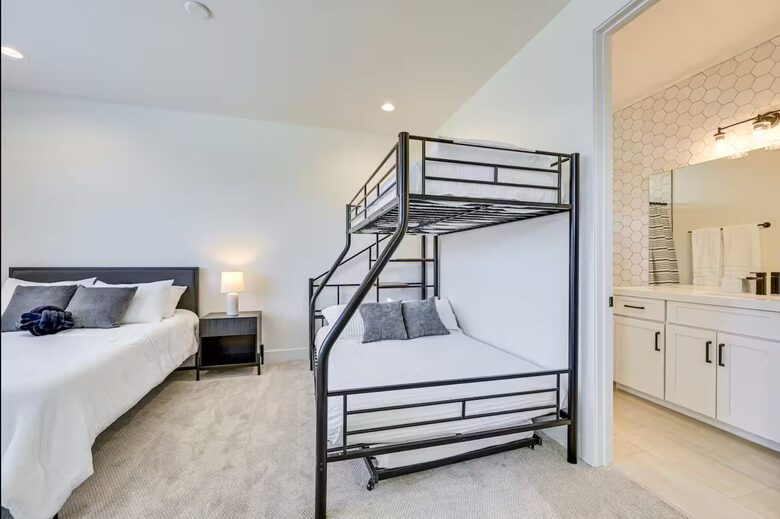 Modern Flagstaff Retreat Surrounded by Pines - Flagstaff, Arizona