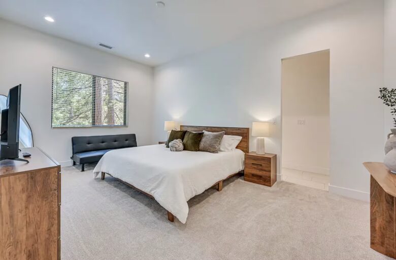 Modern Flagstaff Retreat Surrounded by Pines - Flagstaff, Arizona