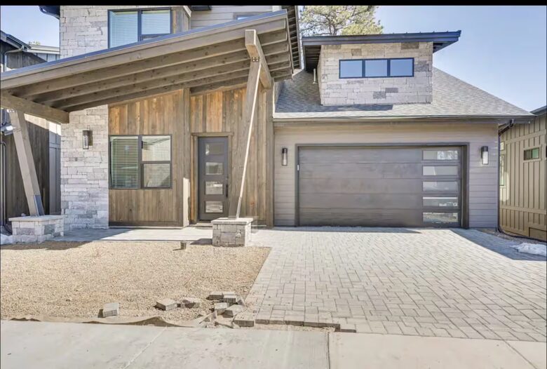 Modern Flagstaff Retreat Surrounded by Pines - Flagstaff, Arizona