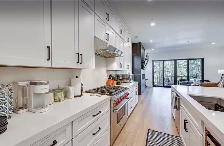 Modern Flagstaff Retreat Surrounded by Pines - Flagstaff, Arizona