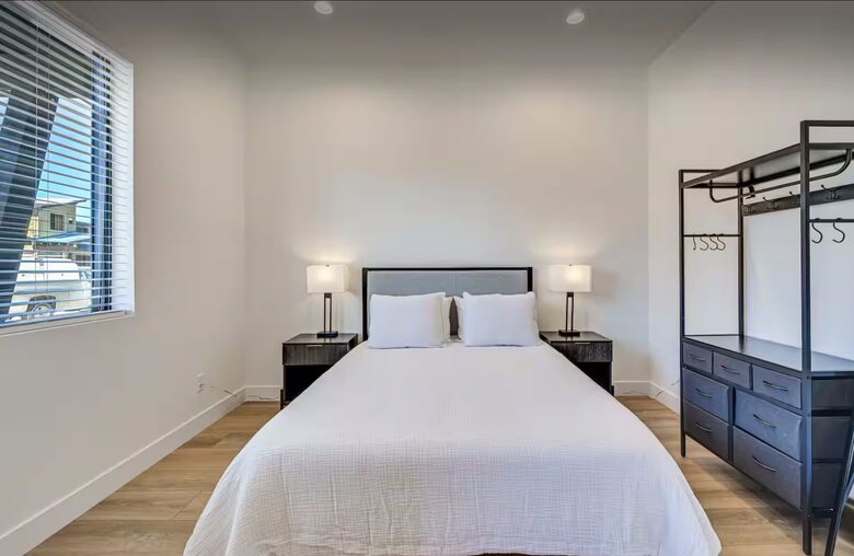 Modern Flagstaff Retreat Surrounded by Pines - Flagstaff, Arizona