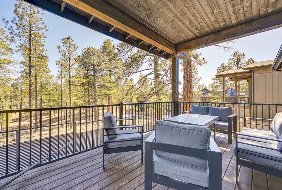 Modern Flagstaff Retreat Surrounded by Pines - Flagstaff, Arizona