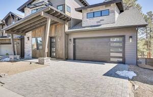 Modern Flagstaff Retreat Surrounded by Pines - Flagstaff, Arizona