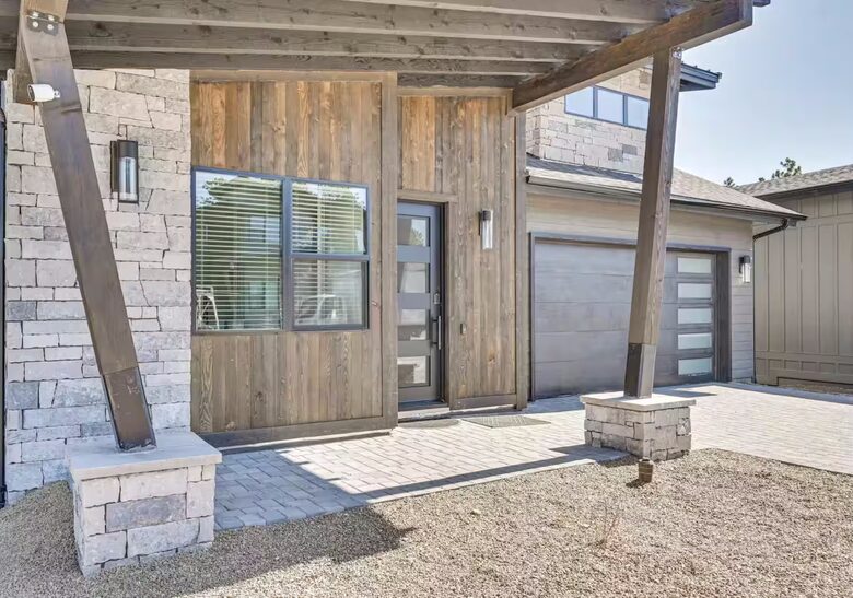 Modern Flagstaff Retreat Surrounded by Pines - Flagstaff, Arizona