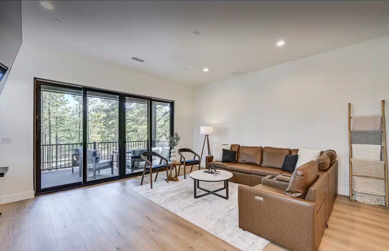 Modern Flagstaff Retreat Surrounded by Pines - Flagstaff, Arizona