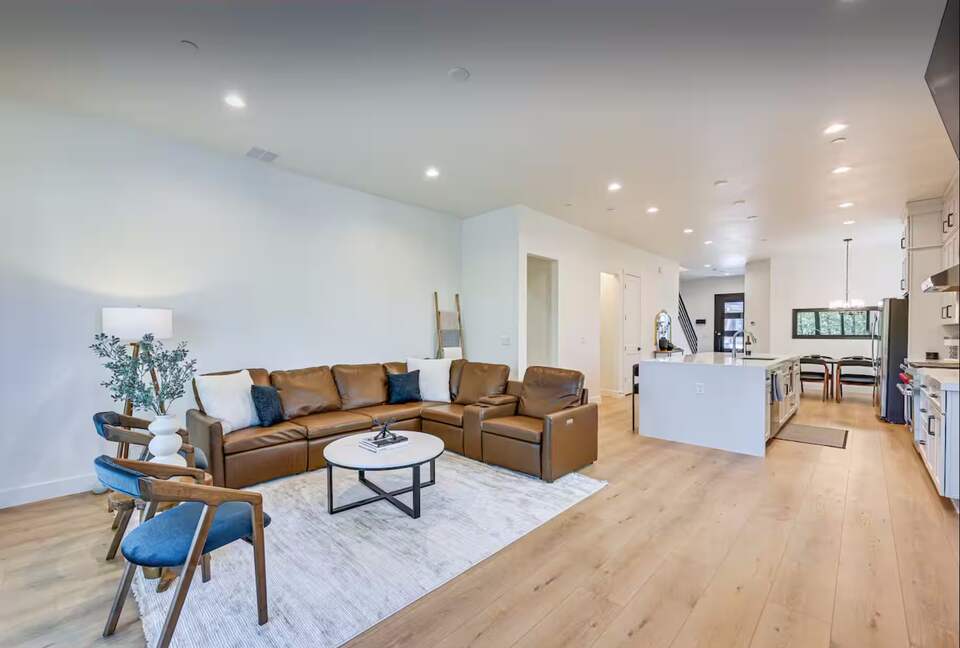 Modern Flagstaff Retreat Surrounded by Pines - Flagstaff, Arizona