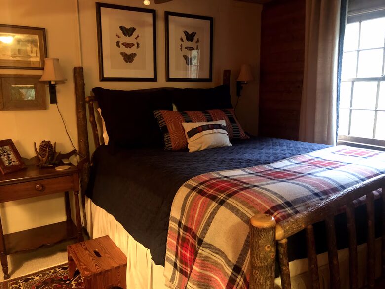 Cozy Highlands Escape on 3 Acres with Creek - Highlands, North Carolina