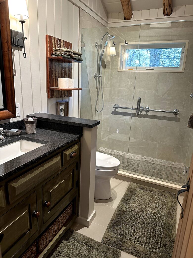 Cozy Highlands Escape on 3 Acres with Creek - Highlands, North Carolina