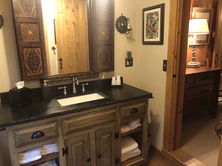 Cozy Highlands Escape on 3 Acres with Creek - Highlands, North Carolina