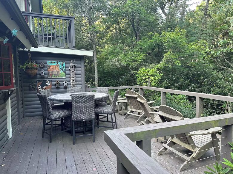 Cozy Highlands Escape on 3 Acres with Creek - Highlands, North Carolina