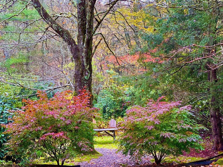 Cozy Highlands Escape on 3 Acres with Creek - Highlands, North Carolina