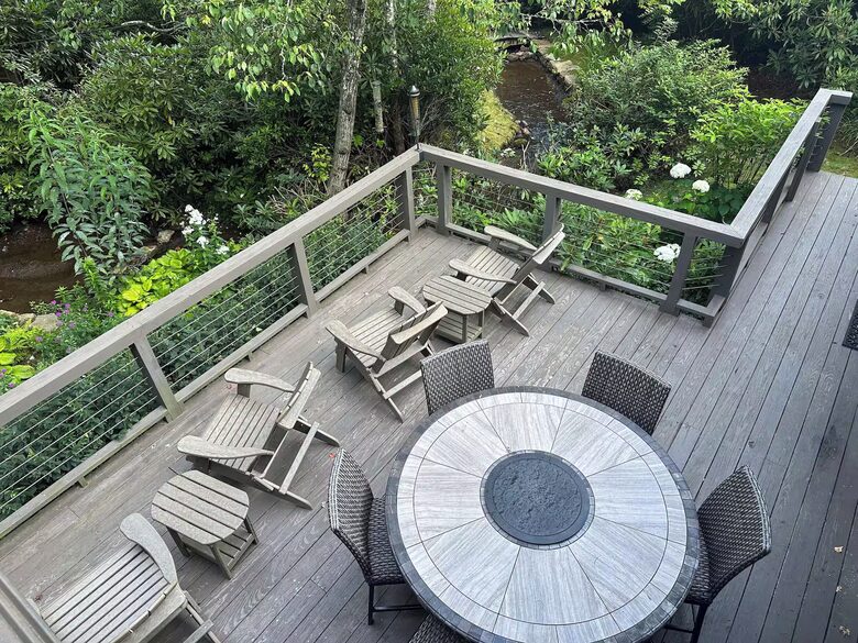 Cozy Highlands Escape on 3 Acres with Creek - Highlands, North Carolina