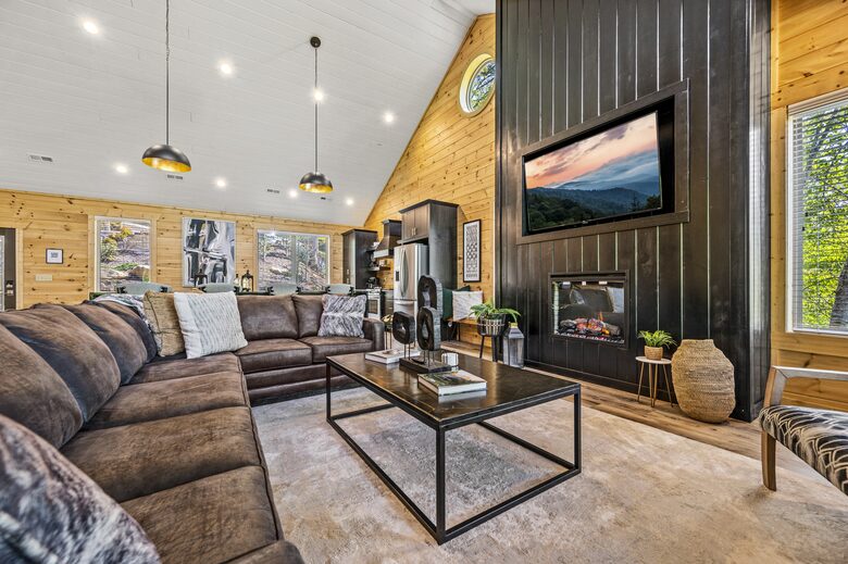 Smoky Mountain Sanctuary - Sevierville, Tennessee