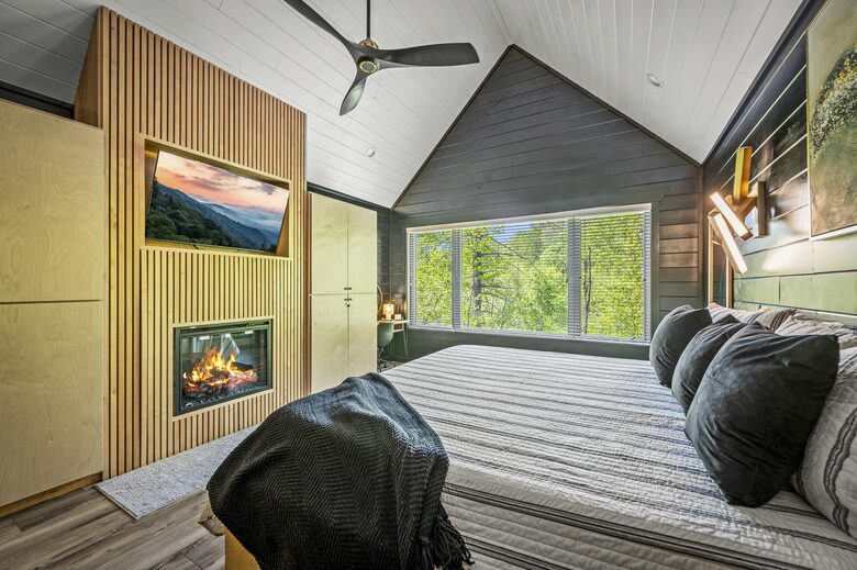Smoky Mountain Sanctuary - Sevierville, Tennessee