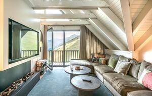 Mountain View Elegance with Ski in Ski out Access - Baqueira Beret, Spain