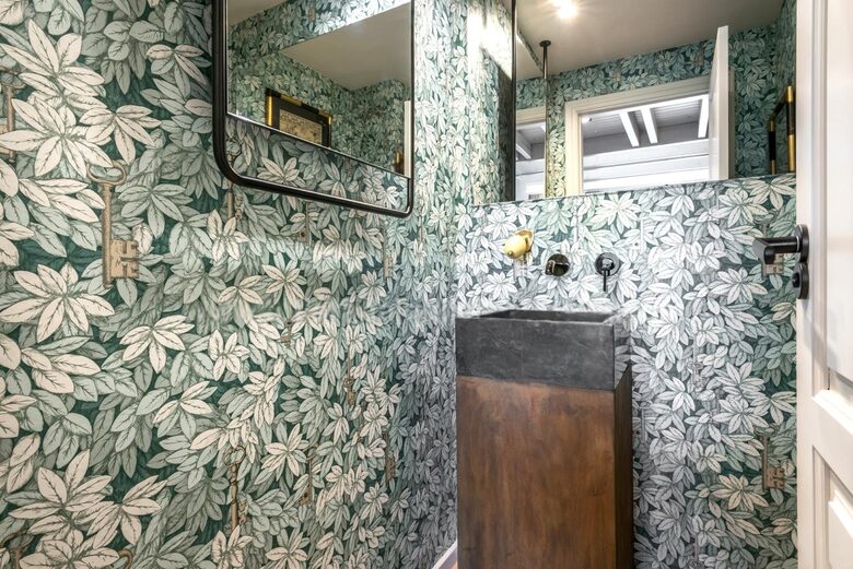 Mountain View Elegance with Ski in Ski out Access - Baqueira Beret, Spain