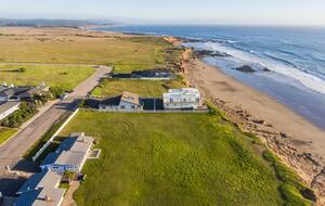 Oceanfront Cottage with Private Beach Access in San Simeon - San Simeon, California