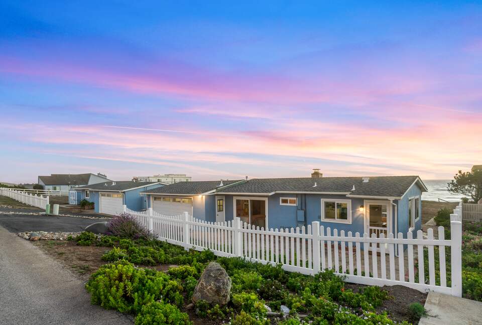 Oceanfront Cottage with Private Beach Access in San Simeon - San Simeon, California