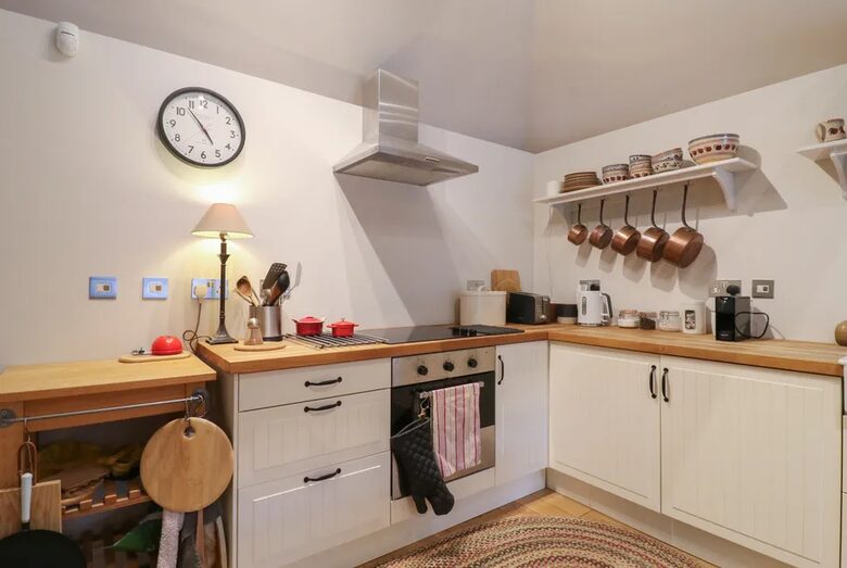 A Tasteful Cottage Among Gold Medal Gardens - Maidstone, United Kingdom