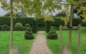A Tasteful Cottage Among Gold Medal Gardens - Maidstone, United Kingdom