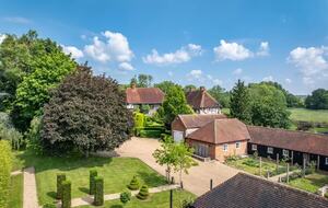 A Tasteful Cottage Among Gold Medal Gardens - Maidstone, United Kingdom