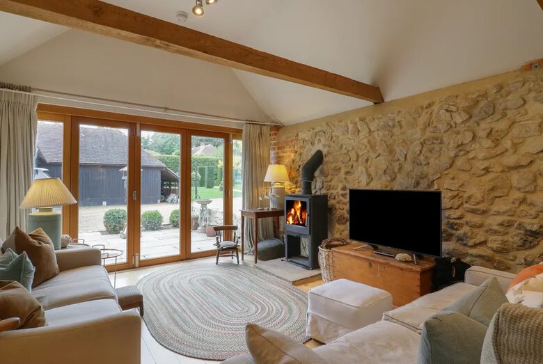A Tasteful Cottage Among Gold Medal Gardens - Maidstone, United Kingdom