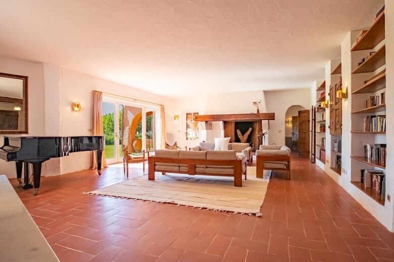 An Exclusive Waterfront Estate with Private Beach Access - Capoliveri, Italy