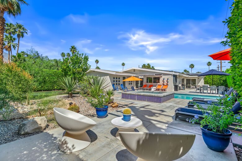 A Desert Modern Stay Centered Around Poolside Mountain Views - Palm Springs, California
