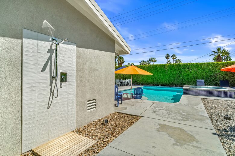 A Desert Modern Stay Centered Around Poolside Mountain Views - Palm Springs, California