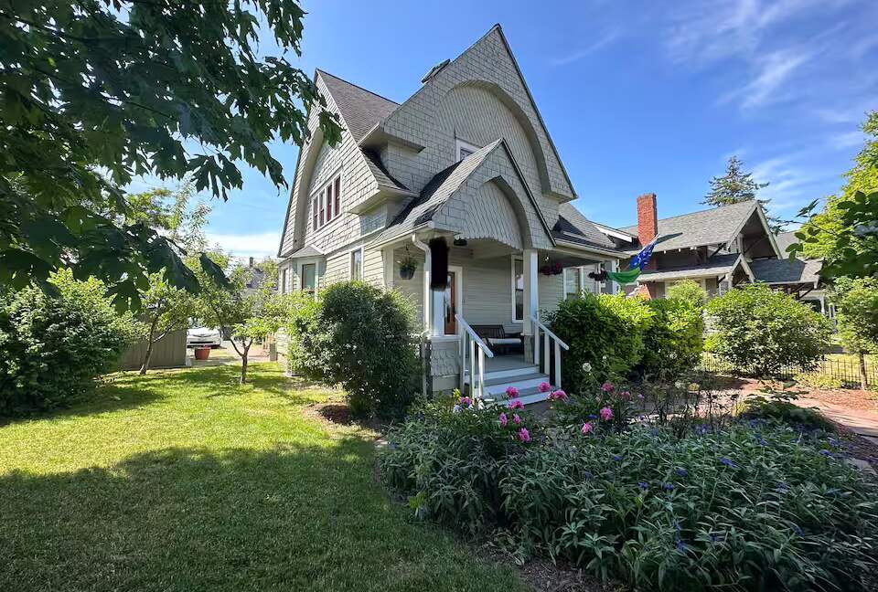 Historic Bellingham Craftsman Near Downtown, Harbor & Breweries - Bellingham, Washington