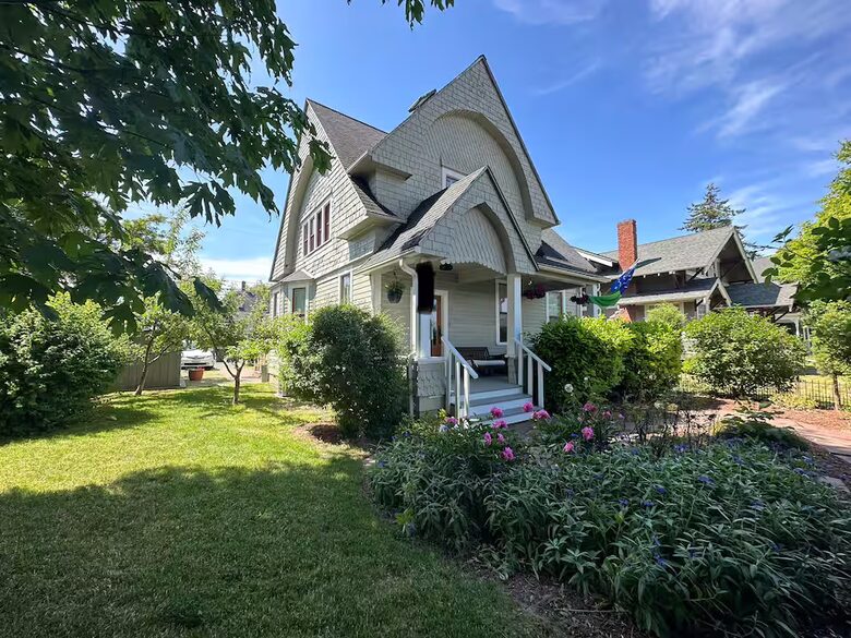 Historic Bellingham Craftsman Near Downtown, Harbor & Breweries - Bellingham, Washington