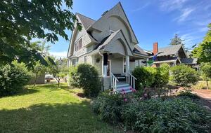Historic Bellingham Craftsman Near Downtown, Harbor & Breweries - Bellingham, Washington