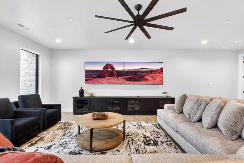 Luxury 7BR Escape Near Zion with Private Pool - Hurricane, Utah